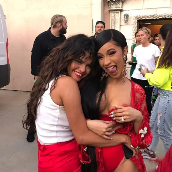 全部都是話題人物！DJ Snake 攜手 Cardi B、賽琳娜打造新曲〈Taki Taki〉　網友：蛇爺就是品質保證啦！