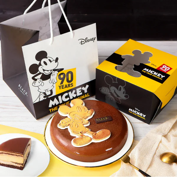 米奇 90 歲生日快樂！BAC x Disney 限量聯名獨家「海鹽之心慕斯蛋糕」，濃郁焦糖甜香停不了口...