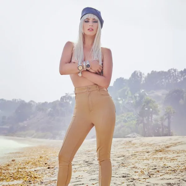 Lady Gaga 出鏡 ELLE 好萊塢女人拍攝企劃！這回不搞怪　自信形象美翻超霸氣！