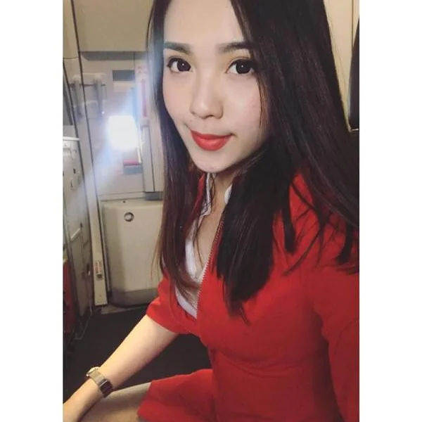 【野生抓正妹❤】美到乘客忍不住偷拍！「亞洲最美空姐」太美遭全球肉搜