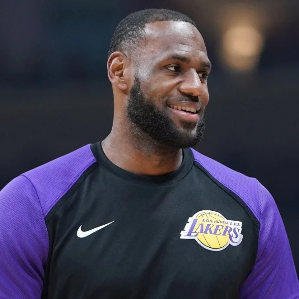 拿球哥當籌碼？NBA 名記者透露詹皇希望球隊透過交易換來 Damid Lillard 重返榮耀