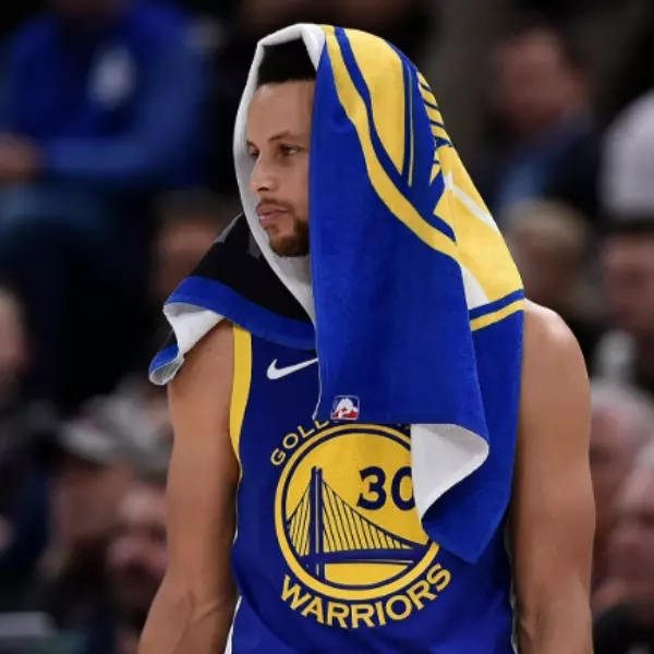 Curry 怒砍 30 分也無用！金塊送出「再見麻辣火鍋」笑納 3 連勝　勇士本季首度吞敗！