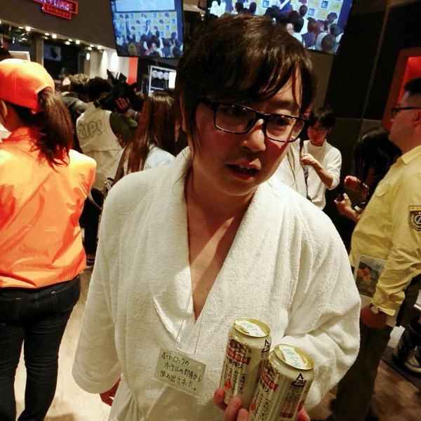 日本萬聖節「土氣Cosplay」再召開　角色扮演「不小心把自己鎖在門外的飯店房客」超爆笑！