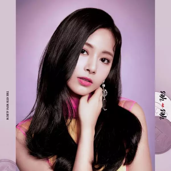 TWICE 曝新照 周子瑜「透明高跟鞋」超吸睛 網歪樓：「如果流腳汗怎麼辦？」