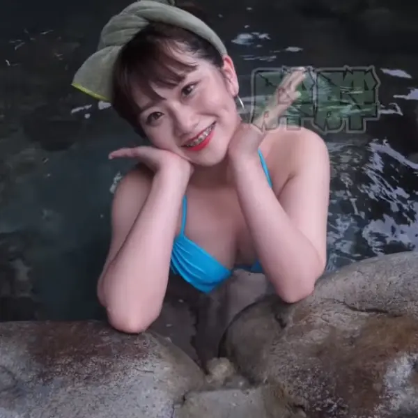 妳的誠意我看得見！「焦凡凡」比基尼香豔泡湯　網驚問：掌鏡的是誰？