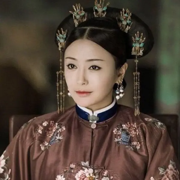 富察皇后要來啦！秦嵐「傲人美胸洋裝」洛杉磯領獎，下一站台灣！