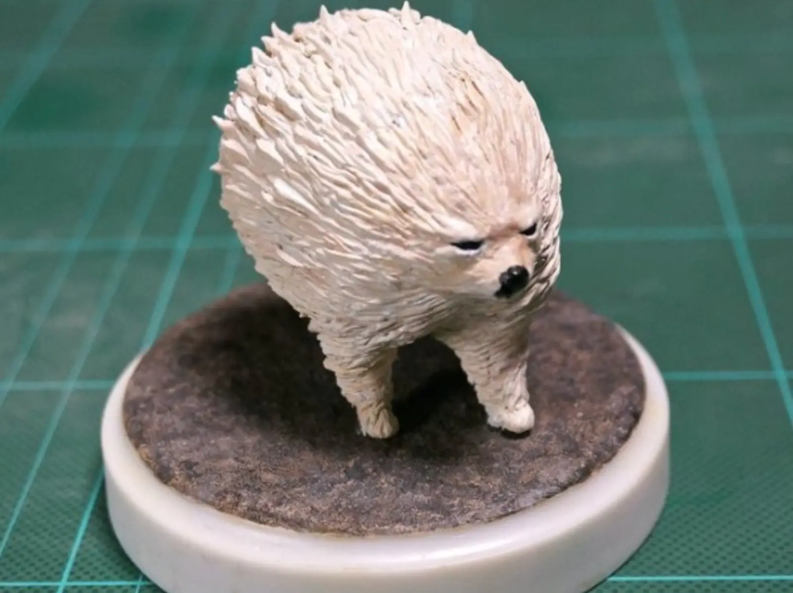 日本藝術家將網路哏圖中的爆紅動物，製作成還原度超高的模型引網友爆笑！