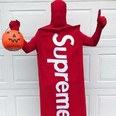 「潮到鬼都怕！」Supreme 磚頭、Bape 本尊？嚴選 7 個潮到噴飯的萬聖節扮妝靈感！