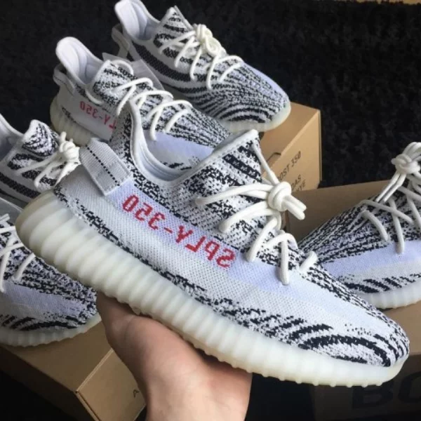 天上掉下來「原價入手」機會你怎能錯過？潮人必備 Yeezy Boost「白斑馬」台灣補貨來了！