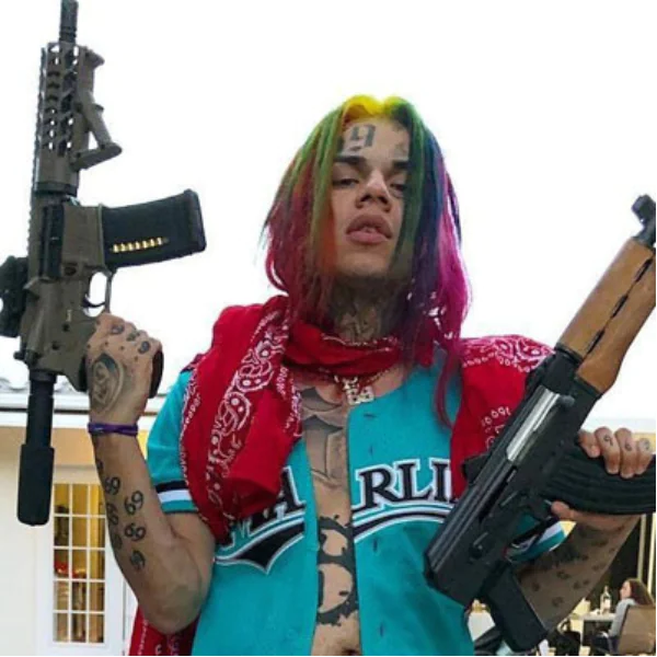 死裡逃生！Nick Minaj MV拍攝現場遇槍擊，還好靠著她的大牌氣勢逃過一劫！