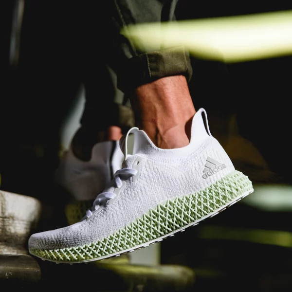 下一雙人氣爆款？adidas ALPHAEDGE 4D 預熱結束，搶攻「科技跑鞋霸主」之位！
