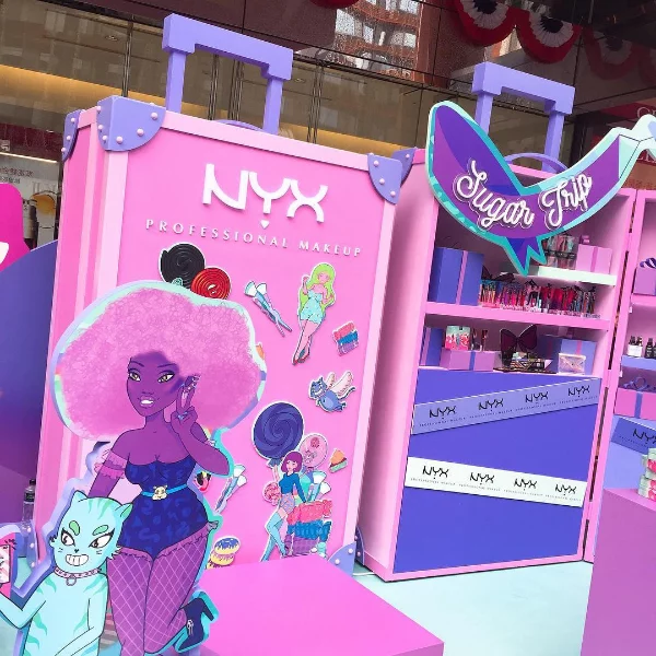 交換禮物來這選「巨誠意」！ NYX 聖誕快閃，完成指定動作，挑戰「彩妝一把抓」