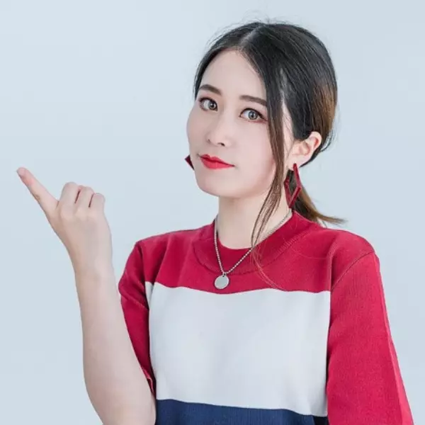 福利放送！吃貨女神「辦公室小野」絕美比基尼影片曝光　雪白肌膚「水蛇腰」現形