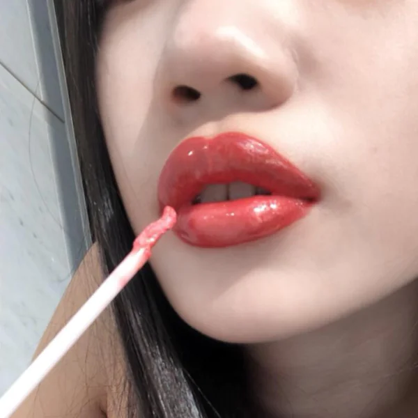 沒情人照樣閃！2018 限量「聖誕彩妝總整」，直接閃出女王般氣勢光！　