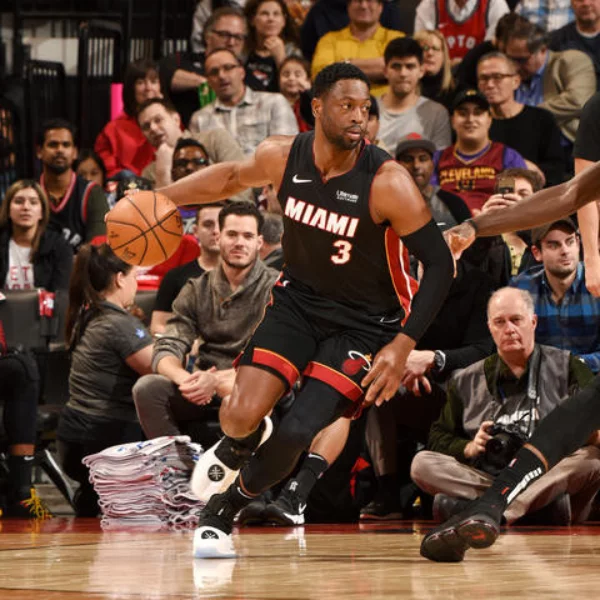 年齡不是問題！「閃電俠」Wade 替補上陣狂砍 35 分　「回春」表現無人能擋！