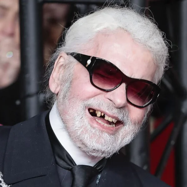 曾一年瘦身 42 公斤成傳奇！老佛爺 Karl Lagerfeld 近照引網友吃驚「這人是替身吧？」
