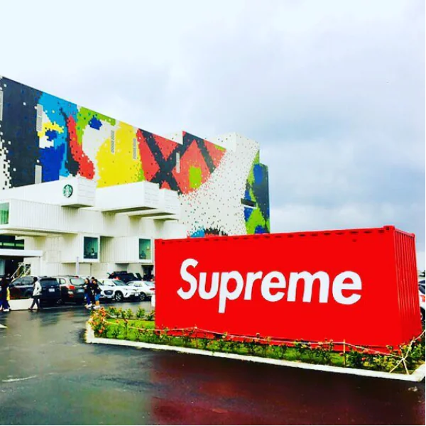 台灣竟出現首座 Supreme 貨櫃屋！裡頭大有玄機....花蓮打卡景點又加一啦！