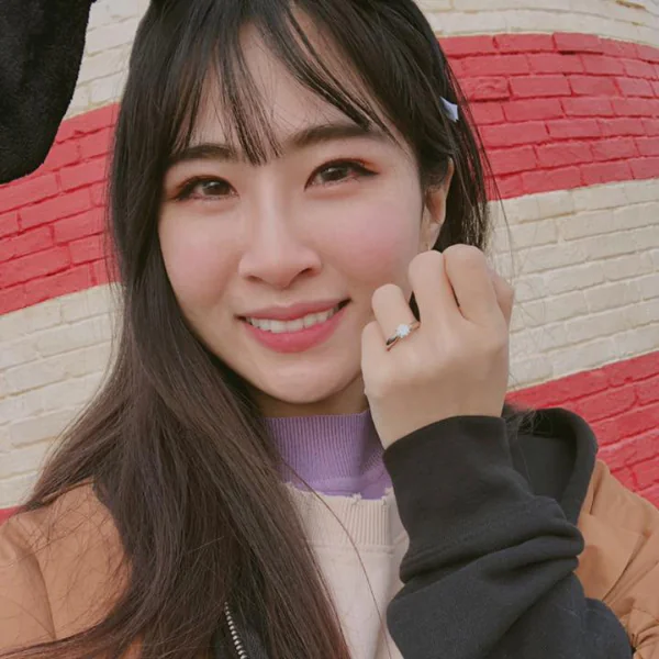 HowHow 甜蜜求婚鄧福如成功！女方開心曬戒指  網友：「說自己邊緣人都是騙人的？！」