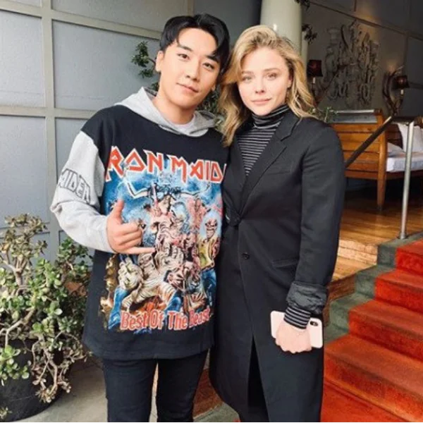 WHAT？原來超殺女克蘿伊也是 Kpop 粉！蒐集韓星合照親口認：「我是 GD 迷」
