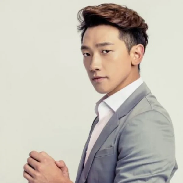 南韓演藝圈掀起「債 TOO」運動！Rain、Dok2、MAMAMOO 輝人等，爆父母欠鉅額債不還！