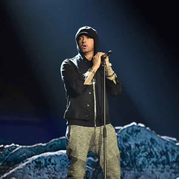 亞莉安娜、小賈斯汀都被 Diss？Rap God 阿姆大展饒舌功力 Freestyle 長達 10 分鐘砲火超猛烈！