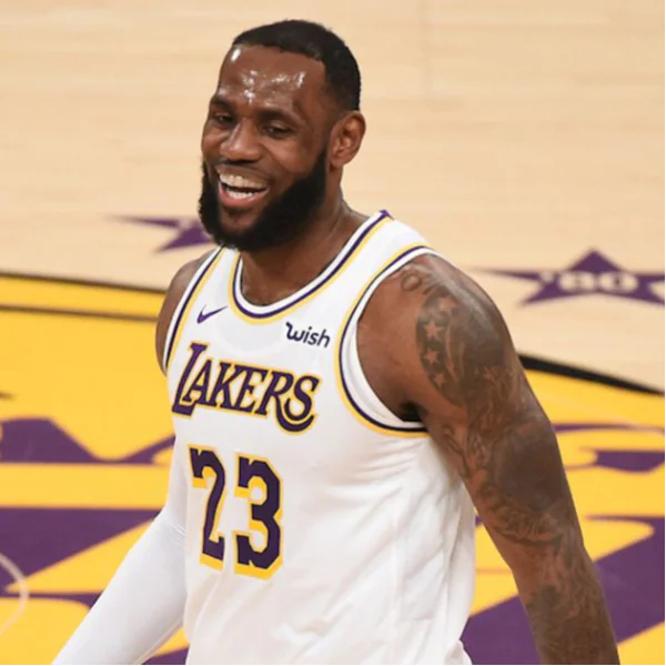 父子傳承！小詹皇新賽季改穿 23 號球衣　父親 LeBron James 高興表示：我感到非常驕傲！