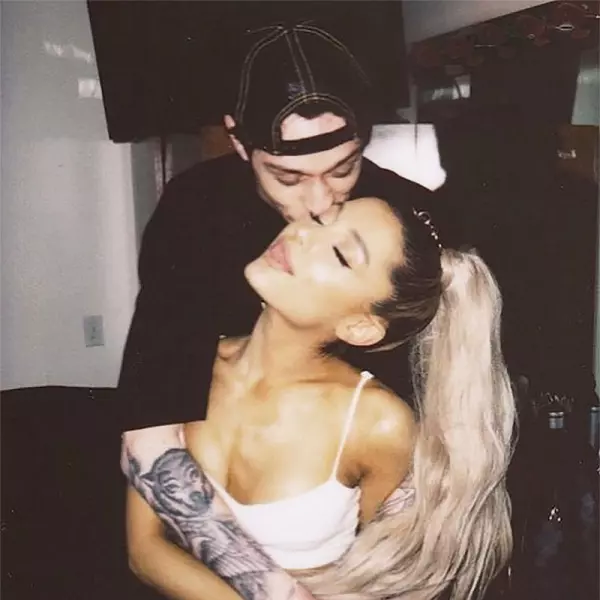 長期遭受網路霸凌之苦！Ariana 要大家停止攻擊 Pete Davidson