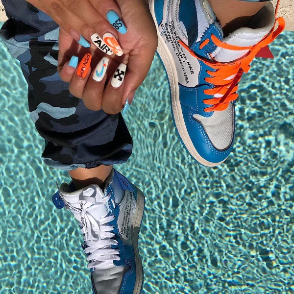 Off-White、Yeezy 怎能沒有？精選 7 雙話題潮鞋，讓妳輕鬆釣到學校穿 The Ten 的學長！