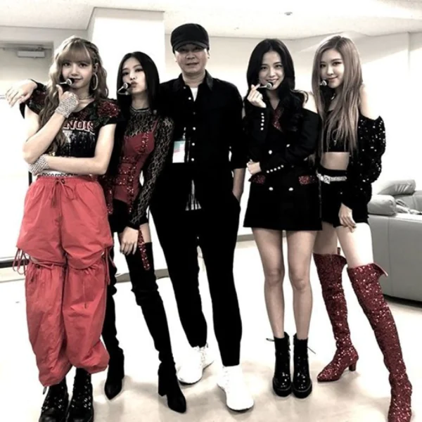 人間香奈兒爭議再起！BLACKPINK Lisa 打歌服跟 Jennie 舞者穿一樣！網友：「讓 Lisa 穿二手衣？」