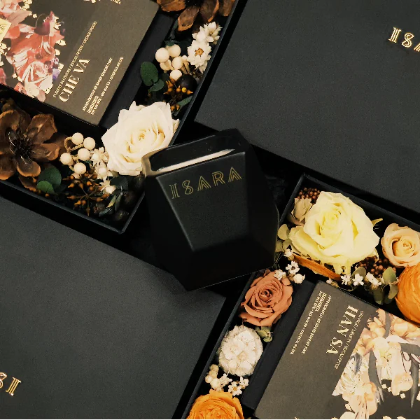 東方精油香氛蠟燭『ISARA』奢華首推聖誕花卉香氛限量禮盒