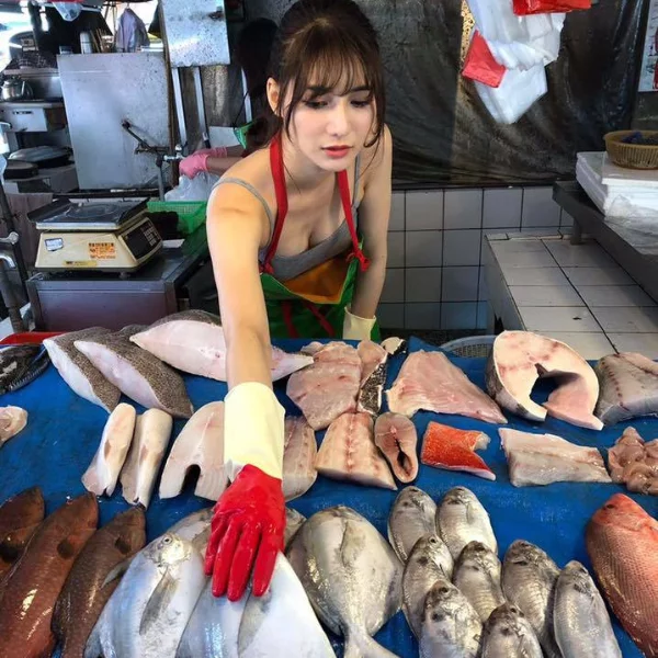 台灣街市低胸賣魚妹大起底！原來係知名KOL？