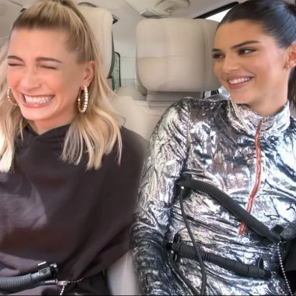 Kendall Jenner 和 Hailey Baldwin 化身「車上卡拉 OK 」主持人，神秘嘉賓竟是 Miley Cyrus ！