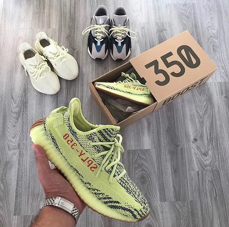 Yeezy Boost 350 V2 Semi Frozen Yellow 本月全球補貨 ！台灣這幾家店舖都有賣！