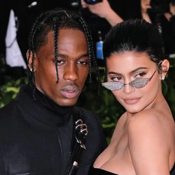 Kylie Jenner 跟 Travis Scott 要結婚了？聖誕禮物透露玄機