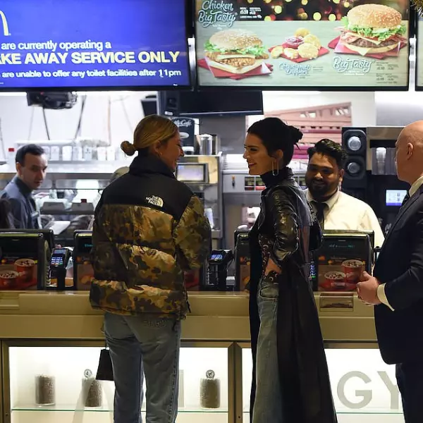 超模不怕胖！Kendall Jenner 走完紅毯半夜奔麥當勞吃宵夜　高挑又超瘦身材引人羨慕！