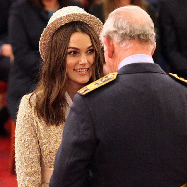 綺拉奈特莉獲頒大英帝國 OBE 官佐勳章　肯定英倫氣質美女的演技也充滿實力！