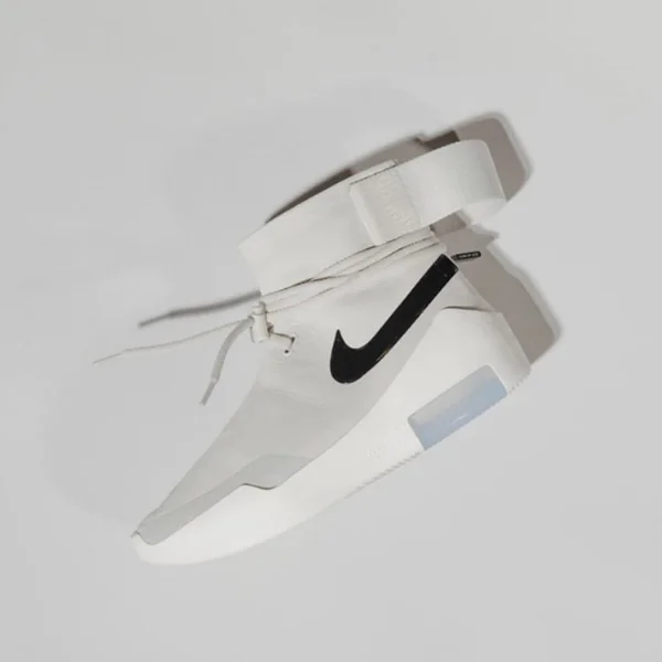 除了 Air FOG 1 以外你還有另一雙 Fear Of God x NIKE 可以選擇