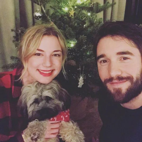 《美國隊長》13 號特工結婚了！Emily VanCamp 與相戀 7 年美劇「復仇」男友舉行婚禮！