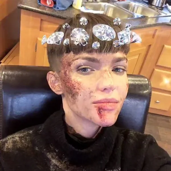 Ruby Rose 一張帥臉為了新戲而破相滿是傷口　中性氣質迷倒觀眾讓她動作片戲約不斷！