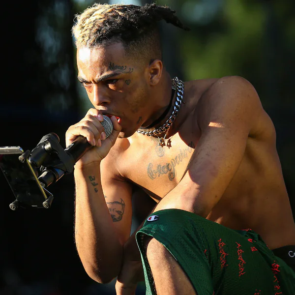XXXTentacion 過世後首發新專輯《Skins》空降排行冠軍！粉絲惋惜：原本是未來嘻哈巨星 …