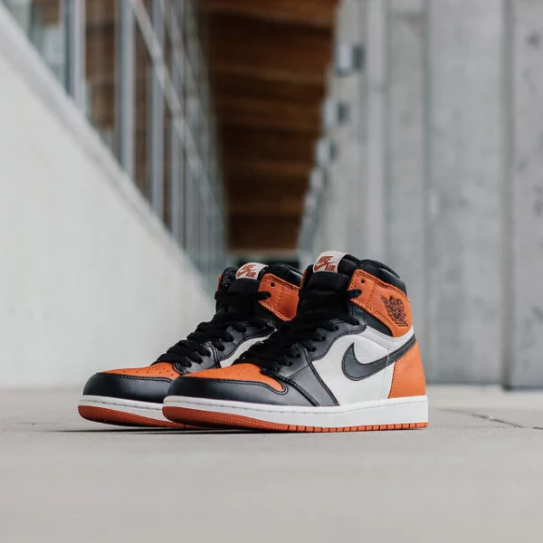 價值 3 萬的 Air Jordan 1 被爸爸摔壞，這位小弟一氣之下報警抓爸爸！