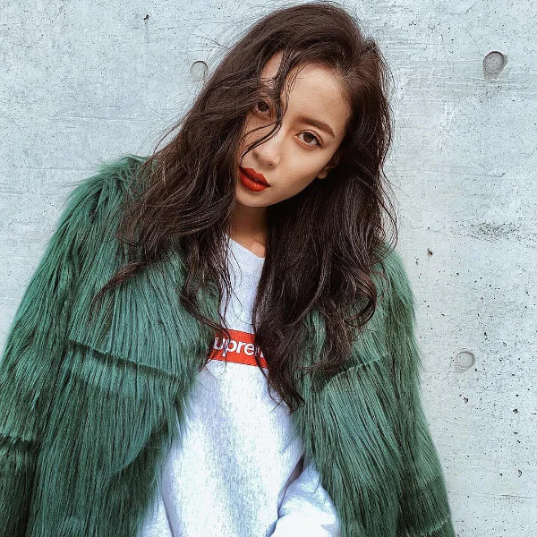 你敢信她已經是媽媽了！這位來自日本的新一代 Supreme 女神你跟上沒？