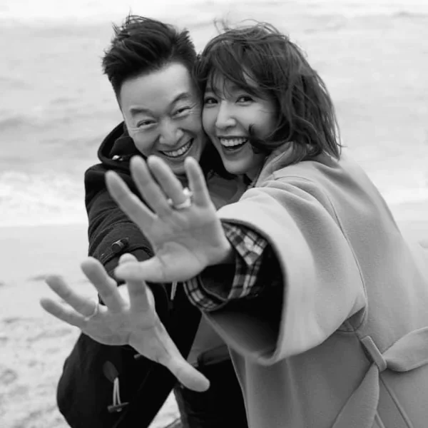 人妻楊謹華曬幸福！天價「求婚戒」1.5 克拉寶格麗鑽戒曝光！