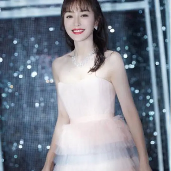 「富察皇后」秦嵐、董潔同場時尚大PK，網驚：根本都是「少女」！