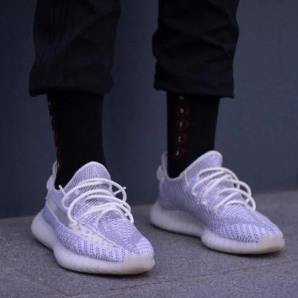 2018 年壓軸潮鞋登場！ YEEZY BOOST 350 V2「 Static 」即將在台發售！