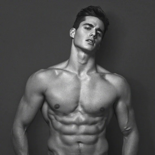從數學老師變名模！義大利男神 Pietro Boselli 登雜誌封面　爆肌加俊俏臉蛋令人淪陷！