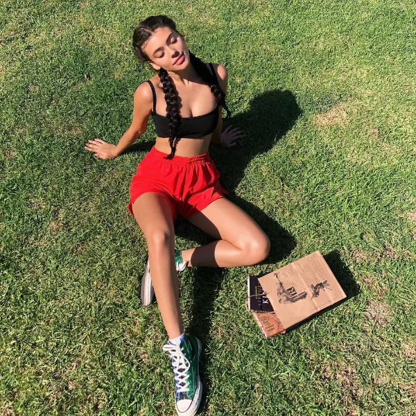 現在穿球鞋的女生都這麼辣？這位年僅 19 歲 IG 粉絲破百萬的新生代球鞋女神 Kelsey，你追蹤了沒？