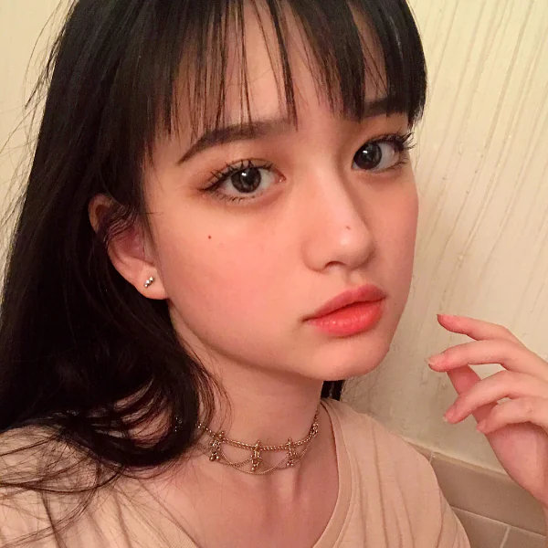 留美 17 歲「空靈系少女」Susan 激似混血五官， IG 狂吸 15 萬粉！