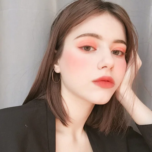 被封為「人間水蜜桃」的俄國妹子 Anna，素顏照曝光！男網友暴動：不行這樣壞壞