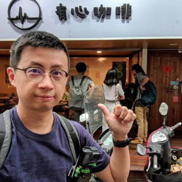 座位被清空！邱議員「呱吉」慘遭「上班不要看」團隊開除：你被火了